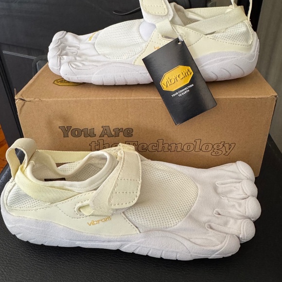 Vibram Shoes - NWT KSO Vintage Five Fingers Total White  Vibram